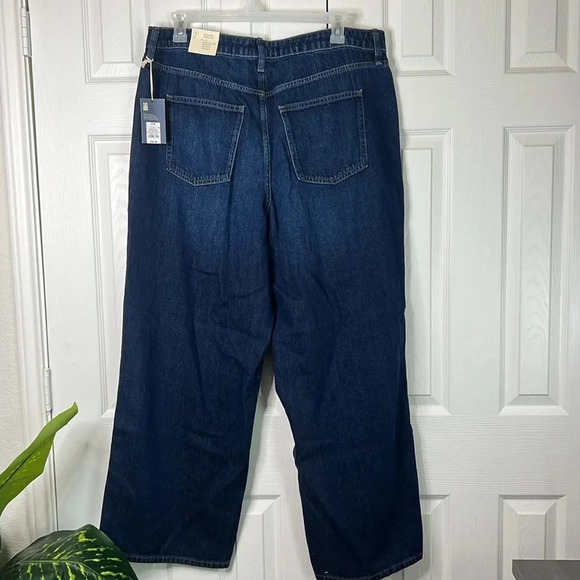 Universal Thread Relaxed Wide Leg High-rise
Dark Wash Denim Jeans - Picture 9 of 16
